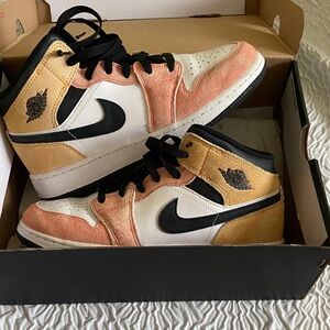 Nike High-Top Sneakers in White, Peach & Black